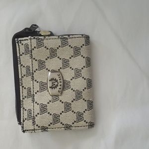 V R classic coin purse